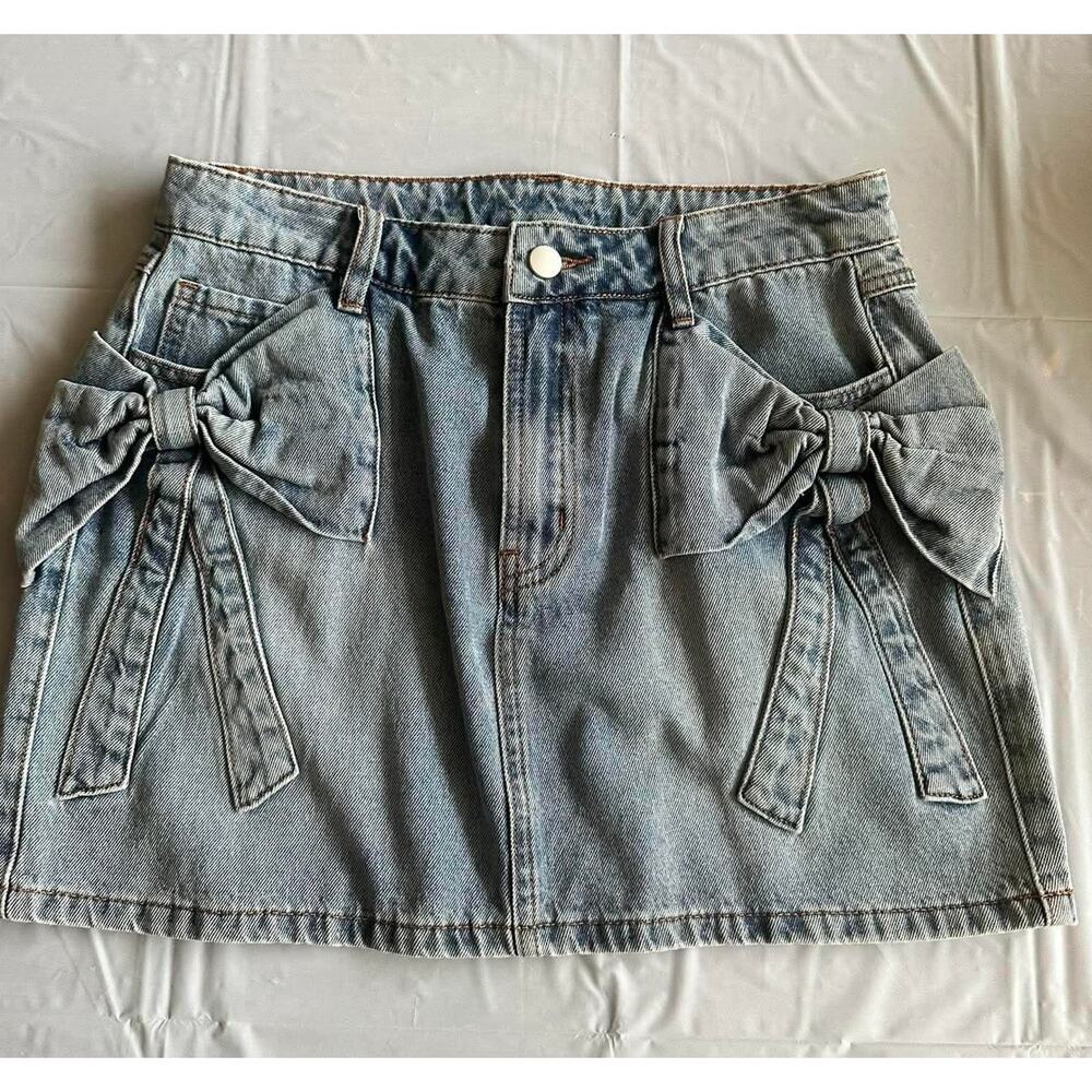 So Me Goddess Garage Denim Bow Mini Skirt Size M Light Wash Jean Skirt NWT